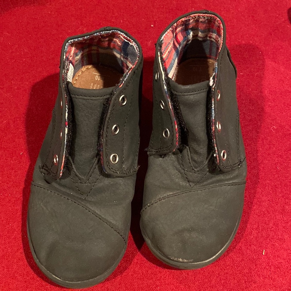 Size 10 black Tom boots